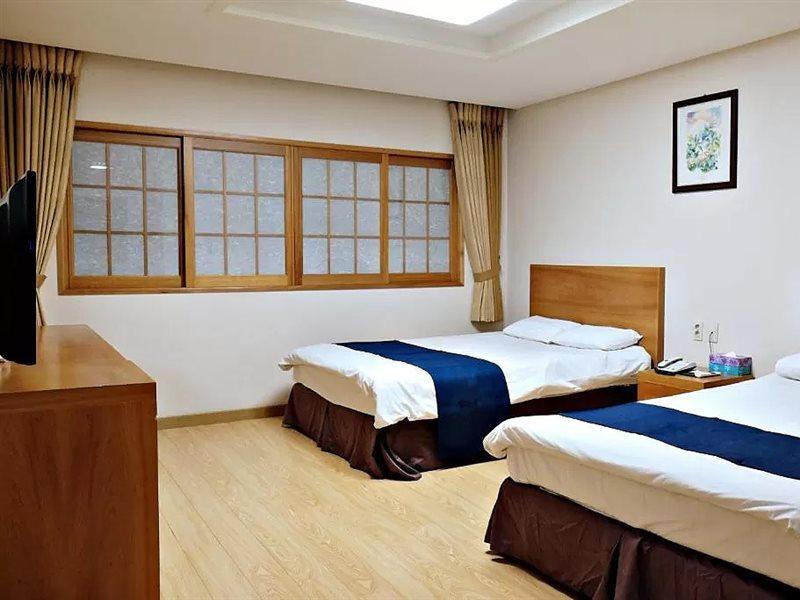 Jeju Parkside Tourist Hotel Exteriör bild