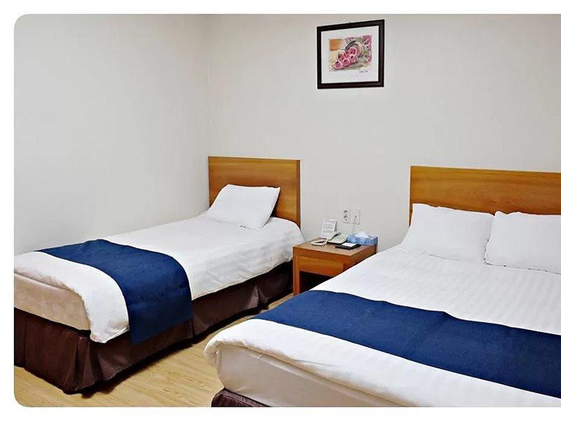 Jeju Parkside Tourist Hotel Exteriör bild