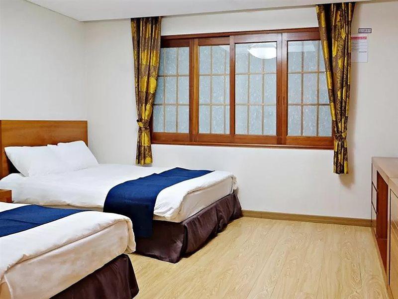 Jeju Parkside Tourist Hotel Exteriör bild