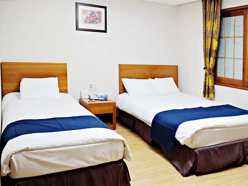 Jeju Parkside Tourist Hotel Exteriör bild