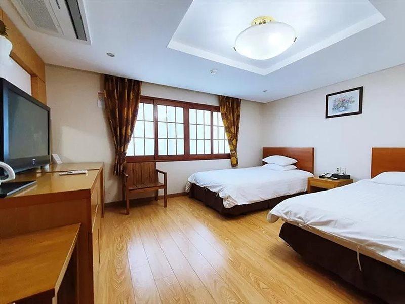Jeju Parkside Tourist Hotel Exteriör bild