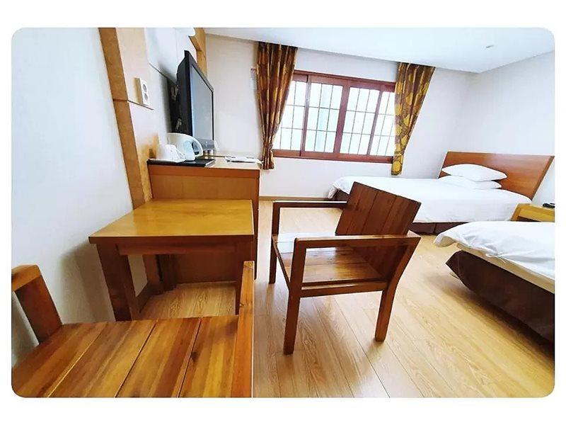 Jeju Parkside Tourist Hotel Exteriör bild