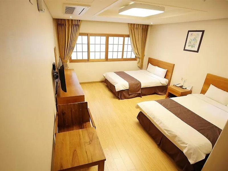 Jeju Parkside Tourist Hotel Exteriör bild