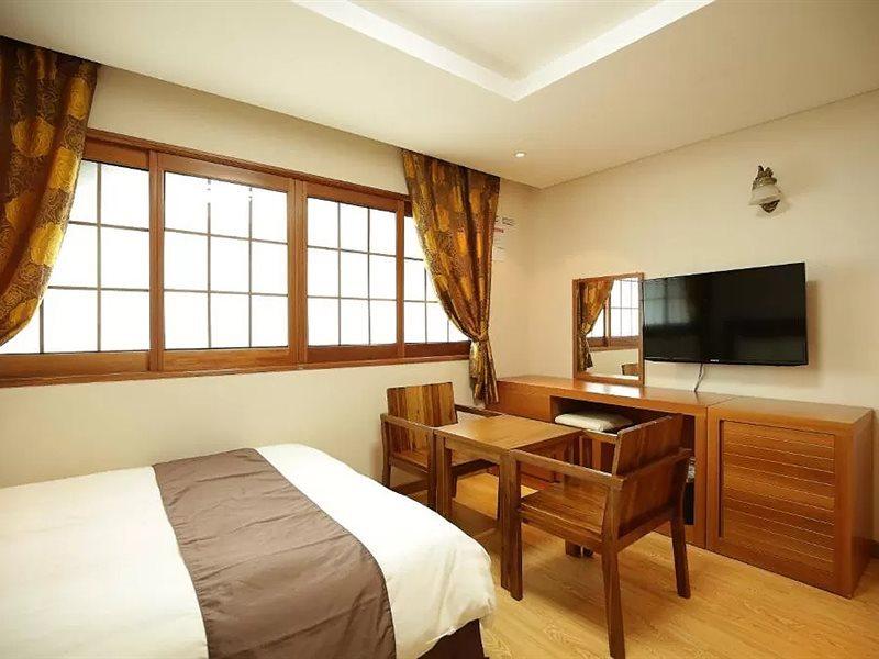 Jeju Parkside Tourist Hotel Exteriör bild