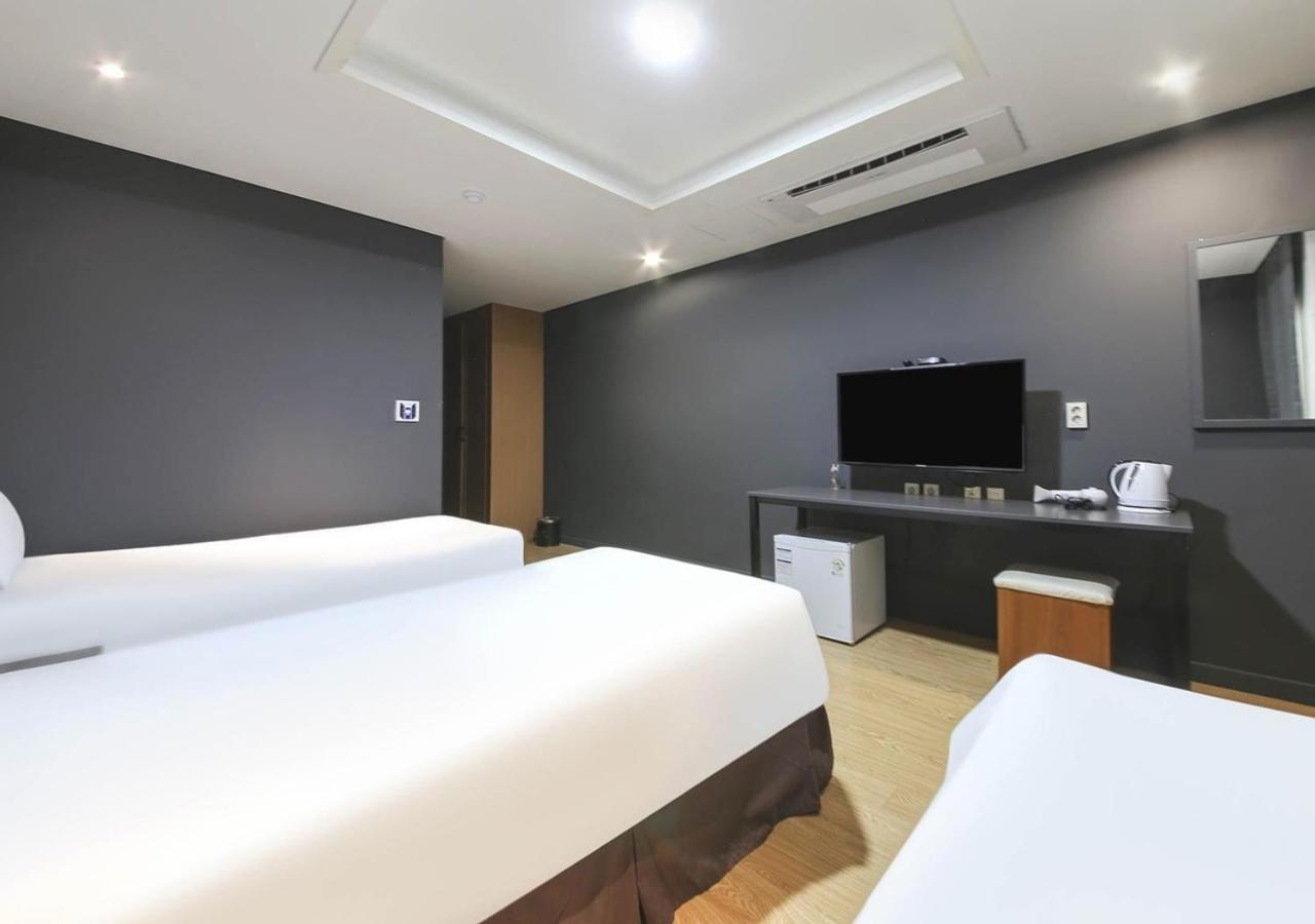 Jeju Parkside Tourist Hotel Exteriör bild