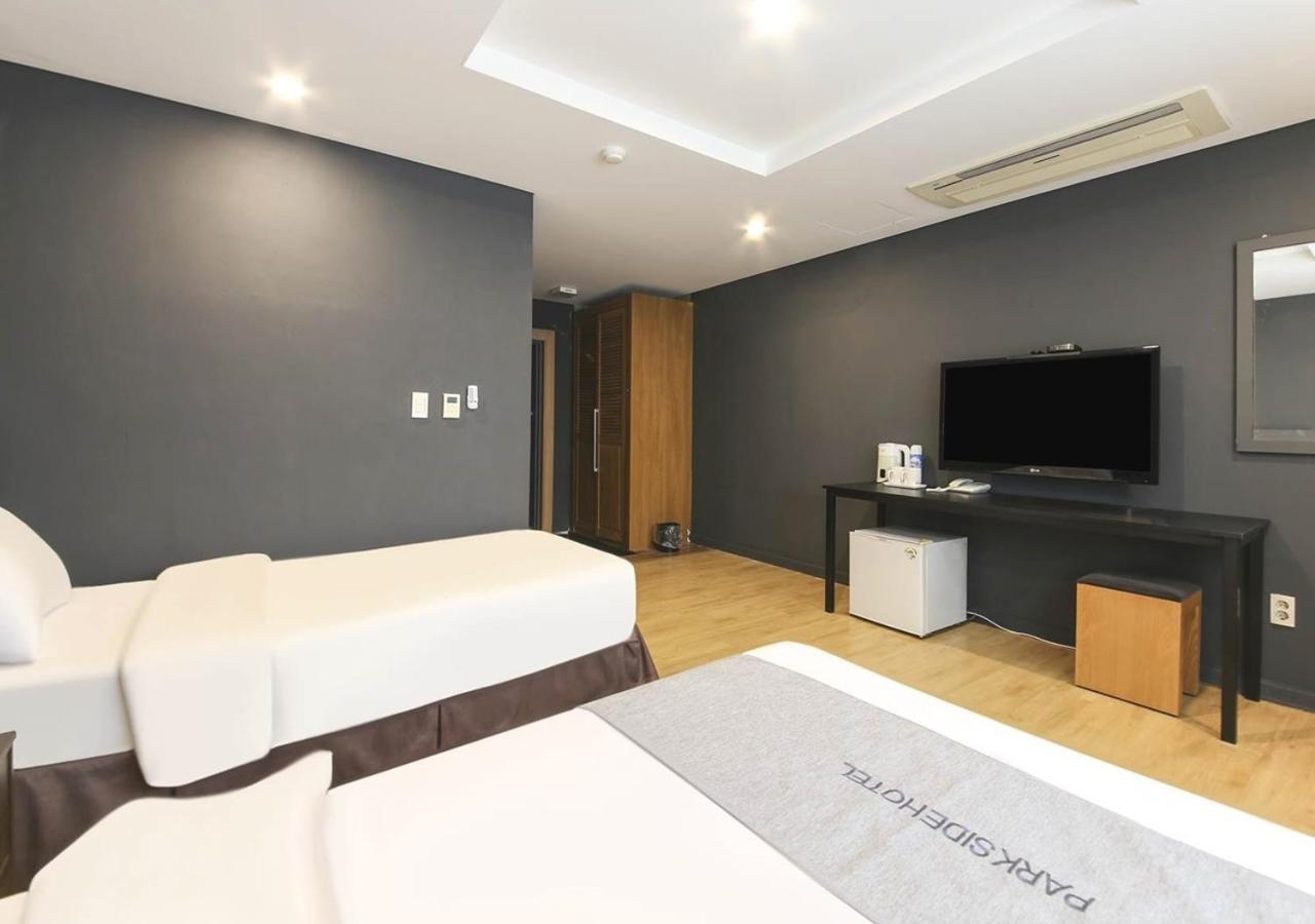 Jeju Parkside Tourist Hotel Exteriör bild